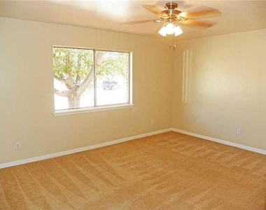 333 Lomont Drive - Photo Thumbnail 10