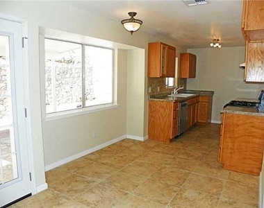 333 Lomont Drive - Photo Thumbnail 5