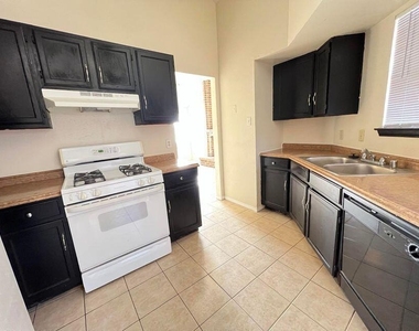 11812 Tracy Austin Lane - Photo Thumbnail 7