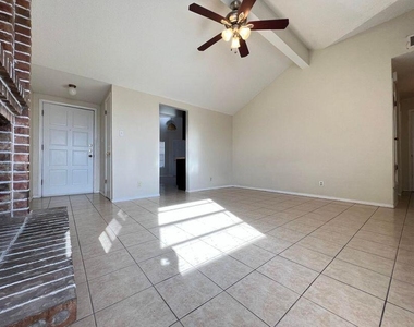 11812 Tracy Austin Lane - Photo Thumbnail 4