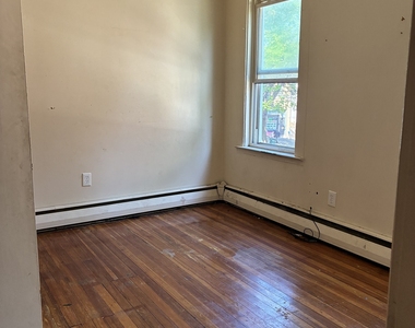 427-429 Shelton Avenue - Photo Thumbnail 4