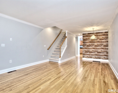 39 Maple Tree Avenue - Photo Thumbnail 4