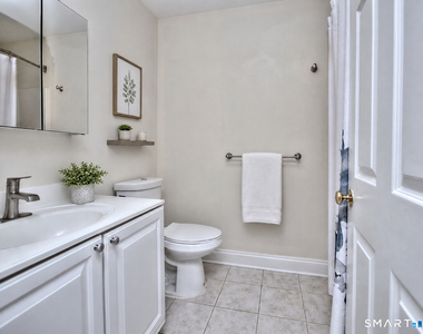 39 Maple Tree Avenue - Photo Thumbnail 13