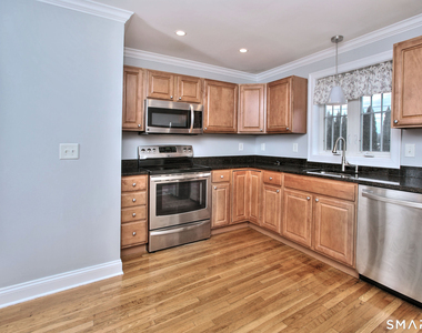 39 Maple Tree Avenue - Photo Thumbnail 8