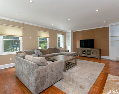 450 Center Street - Photo Thumbnail 14