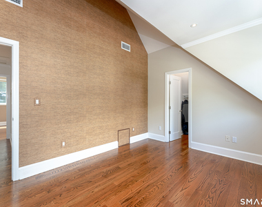 450 Center Street - Photo Thumbnail 32