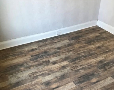 596 Sherman Ave - Photo Thumbnail 7