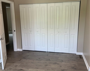203 Parkwood Dr - Photo Thumbnail 14