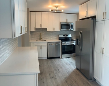 203 Parkwood Dr - Photo Thumbnail 1