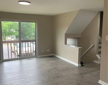 203 Parkwood Dr - Photo Thumbnail 12
