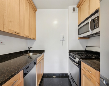 East 55th Street - Photo Thumbnail 1