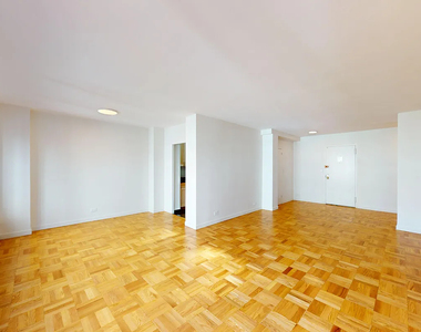 East 55th Street - Photo Thumbnail 4