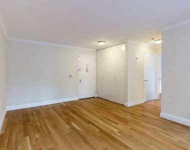 West 48th Street - Photo Thumbnail 1