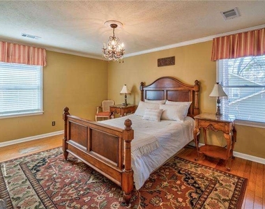 4010 Mansion Drive - Photo Thumbnail 11