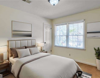 4010 Mansion Drive - Photo Thumbnail 16