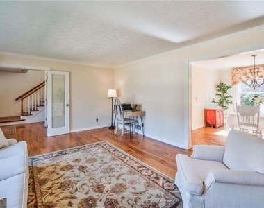 4010 Mansion Drive - Photo Thumbnail 7