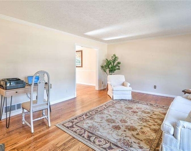 4010 Mansion Drive - Photo Thumbnail 6