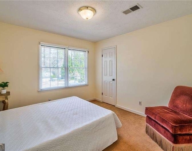 4010 Mansion Drive - Photo Thumbnail 14