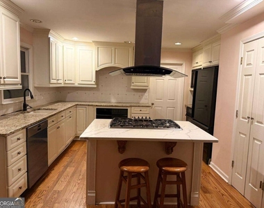 4010 Mansion Drive - Photo Thumbnail 9
