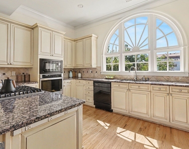834 Clifton Heights Lane Ne - Photo Thumbnail 11