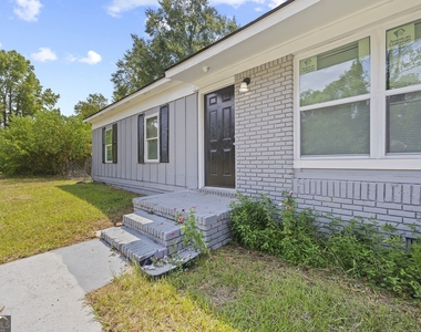 2844 Shamrock Lane - Photo Thumbnail 3