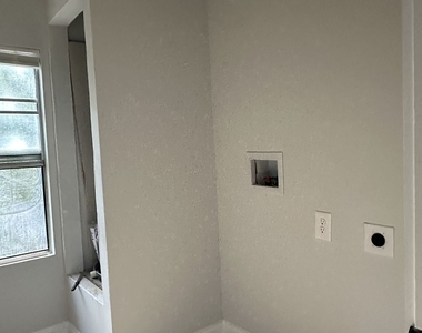 1345 Maple Street - Photo Thumbnail 4