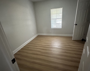 1345 Maple Street - Photo Thumbnail 7