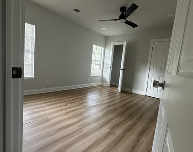 1345 Maple Street - Photo Thumbnail 11