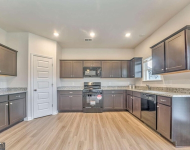 15 Bennett Way - Photo Thumbnail 9
