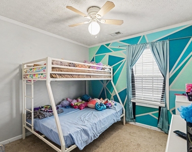413 Erin Court - Photo Thumbnail 14