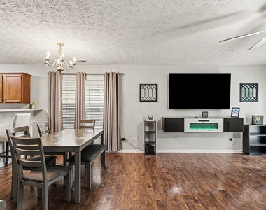 413 Erin Court - Photo Thumbnail 5