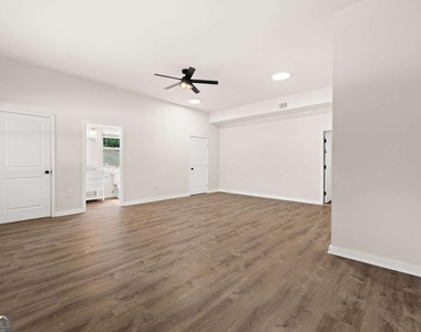 221 Columbus Drive - Photo Thumbnail 11