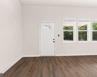 221 Columbus Drive - Photo Thumbnail 9