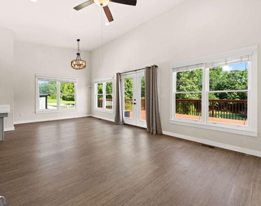 221 Columbus Drive - Photo Thumbnail 24