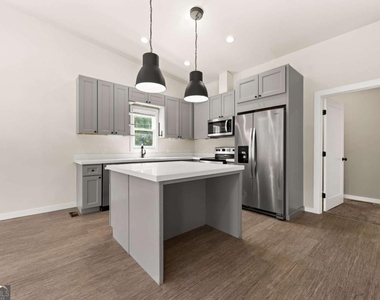 221 Columbus Drive - Photo Thumbnail 4