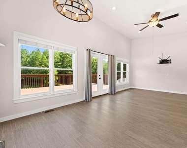 221 Columbus Drive - Photo Thumbnail 22
