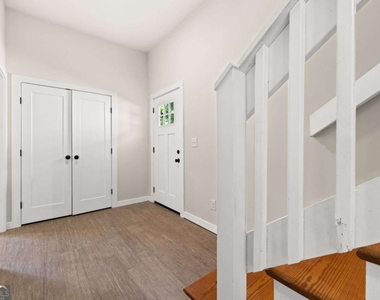 221 Columbus Drive - Photo Thumbnail 15
