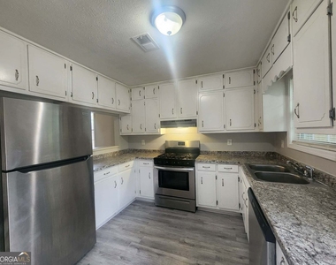 1168 Pinedale Circle Nw - Photo Thumbnail 6