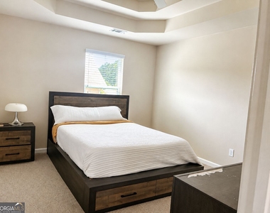 1301 Rose Terrace Circle - Photo Thumbnail 13