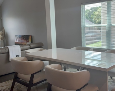 1301 Rose Terrace Circle - Photo Thumbnail 4