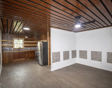 20 E Jones Avenue - Photo Thumbnail 2