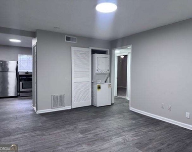 9 Clay Street - Photo Thumbnail 5