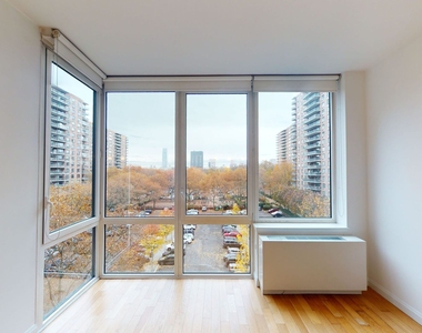 808 Columbus Ave - Photo Thumbnail 4