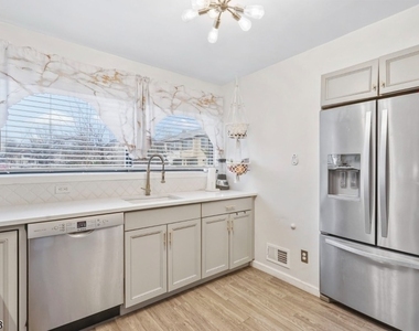 424 Tall Oak Ln - Photo Thumbnail 2
