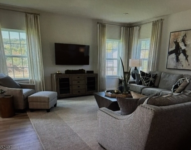 1 Drake Ct - Photo Thumbnail 4