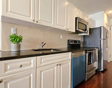 20 Magaw Place - Photo Thumbnail 2