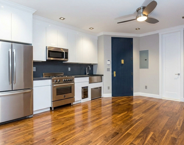 16 East 116th Street - Photo Thumbnail 1