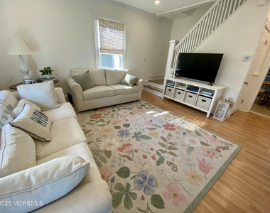 601 Main Street - Photo Thumbnail 5