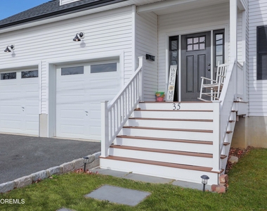 35 Alberta Avenue - Photo Thumbnail 4