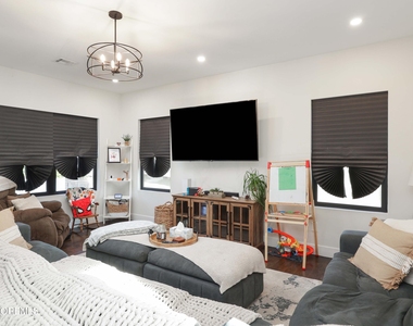 35 Alberta Avenue - Photo Thumbnail 18